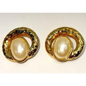 Vintage Earrings Clip On Hammered Heavy Gold Tone Faux Pearl Cabochon B#18